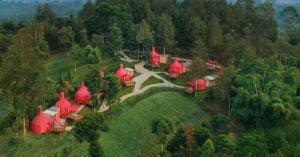 This stay in the chilly highlands of Lembang (Bandung) lets you enjoy sunset from a jacuzzi and sleep in onion-shaped tents!