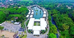 The West Lake Resort Yogyakarta – This unique stay in Jogja lets you sleep over water and gets breakfast delivered to you by boat!