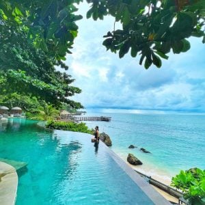 20 Luxury Bali beach resorts in Seminyak, Canggu, Jimbaran, Legian, Sanur and more!