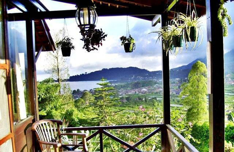 Lake-Berantan-Villa-Veranda-view-by-balilakedside-com