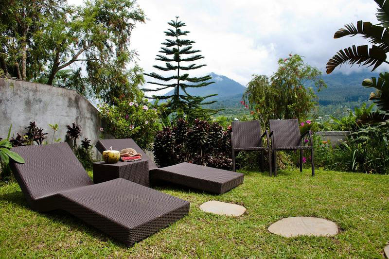 Lake-Beratan-Villa-Garden-by-housing.justlanded.com_