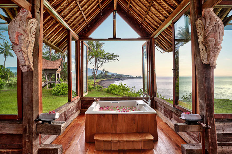 villa-agung-bathtub