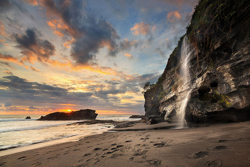 6-2-melasti-beach-via-Monthon-Wachirasettakul
