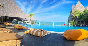 10 restoran paling top di Bali dengan fasilitas kolam renang gratis