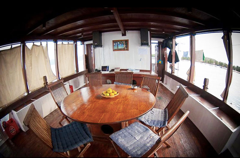 11-dining-table