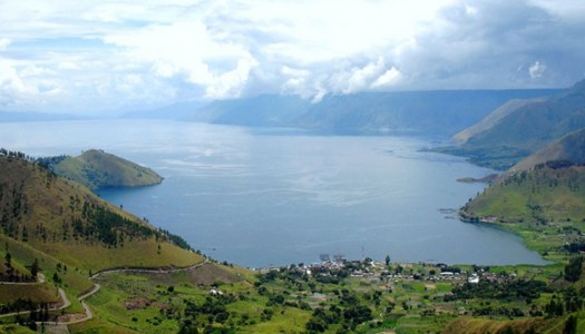 Tips lengkap liburan ke Danau Toba: tempat menginap, tempat makan, sampai destinasi wisata seru!