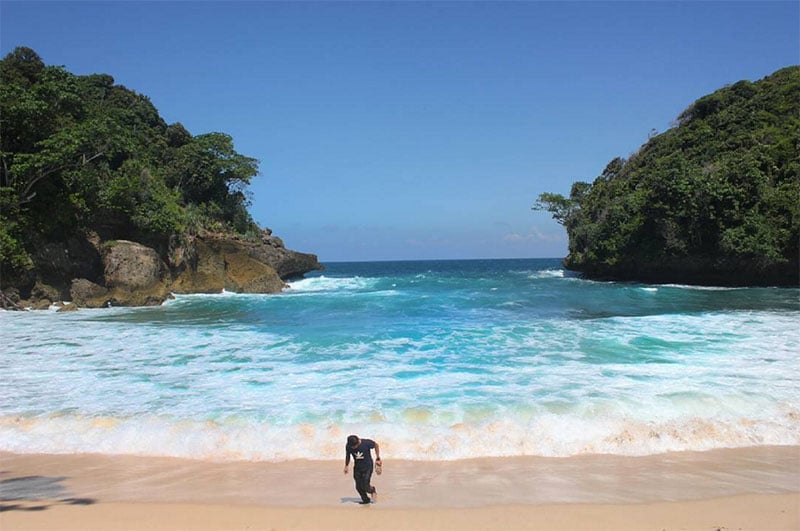 pantai-mbehi-via-vio_shena
