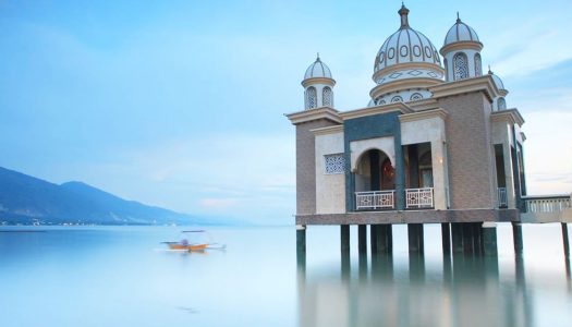 Ngabuburit asyik: Yuk jalan-jalan ke 15 Masjid paling indah dan unik di Indonesia!