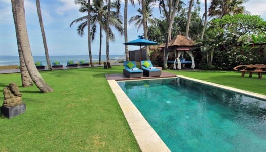 9 Villa mewah tepi laut dengan kolam pribadi di Bali untuk momen paling romantis