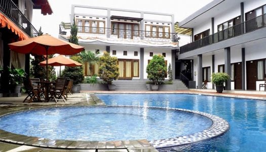10 hotel di Lembang dengan kolam renang untuk liburan keluarga dibawah 500 ribu