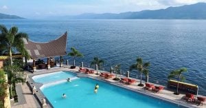12 Hotel murah terjangkau di Danau Toba dengan pemandangan danau yang indah