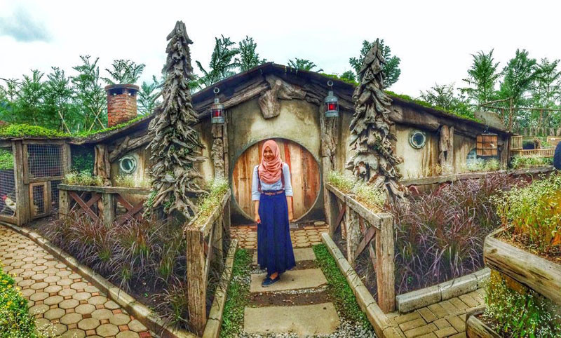 hobbit-house-via--dimas.adha