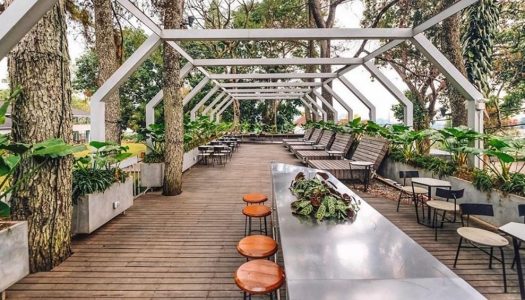 Tempat ngopi di hutan pinus yang adem di Bandung – Foresta Coffee