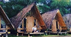Nginep di pondok bambu di Bogor dengan kolam renang langsung depan kamar! - The Forest @Cisarua