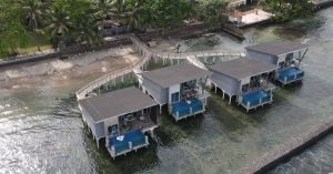 Aston Anyer Beach Hotel: Cuma 2 jam dari Jakarta, Villa terapung romantis ala Maldvies!