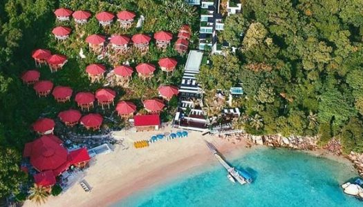 Cliffside resort in the water paradise of Pulau Perhentian: Alunan Resort