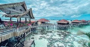 Stay right above the sea in Semporna (Sabah) and swim with fish among corals in the Maldives of Malaysia! - Lato Lato Resort