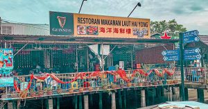 Hai Yong Seafood Restaurant - Floating restaurant in Perak where you can feast on giant seafood platter