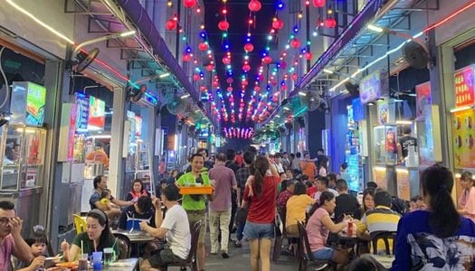 新山百万镇老街坊美食阁 2（Permas Jaya）攻略: 最流行的美食街，超过100种美食!