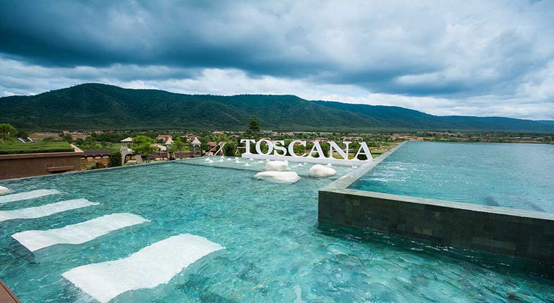 8-3-toscana-valley-pool-view-2