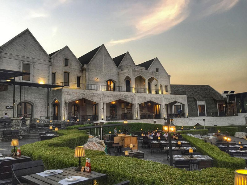9-2-outdoor-seating-via-amjangjie