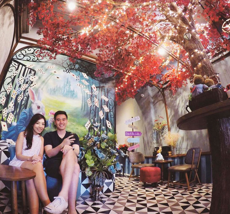 1-3-seating-via-yok_pinkylapin