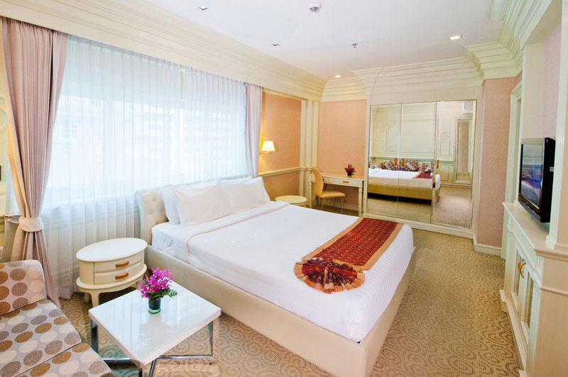 2-1-Kingston-Suites-Hotel-room