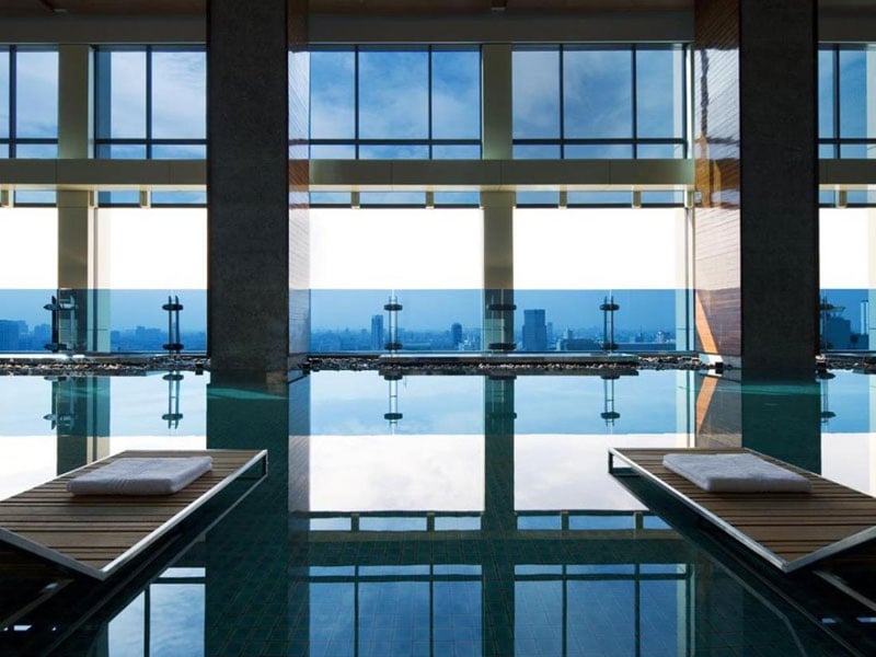 8-1-indoor-infinity-pool
