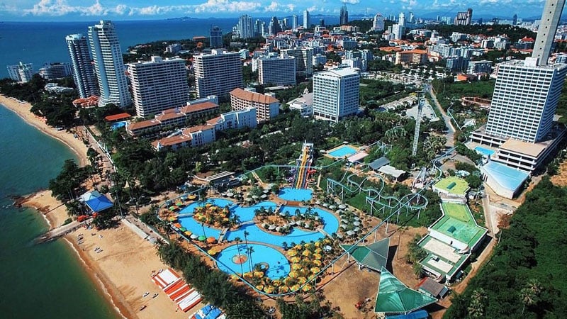 3-1.-Pattaya-Park-by-mihaylo