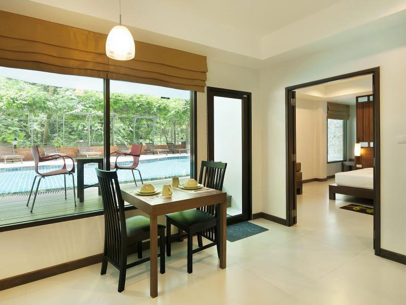 3-2-suite-with-pool-acbedroom