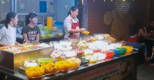 14 Thai street food desserts in Pratunam under 60 baht locals love to eat